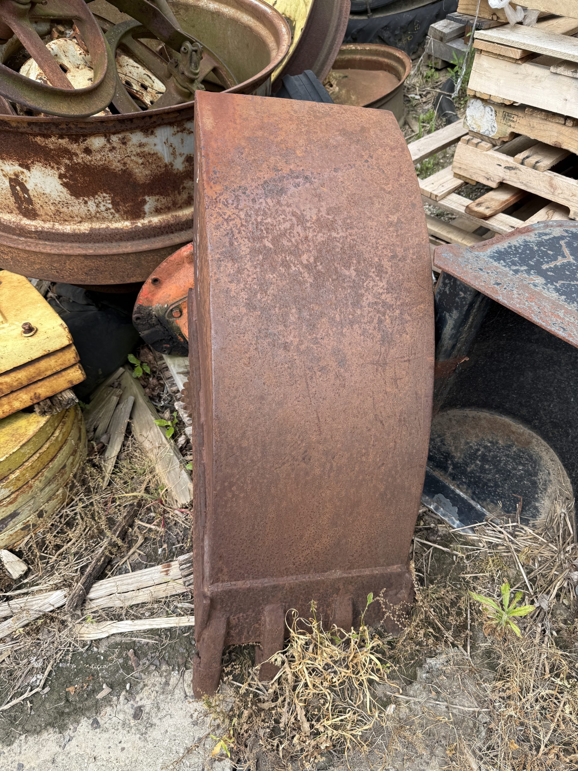 18" Tractor Backhoe Bucket – Heavy-Duty Digging Attachment - Image 2