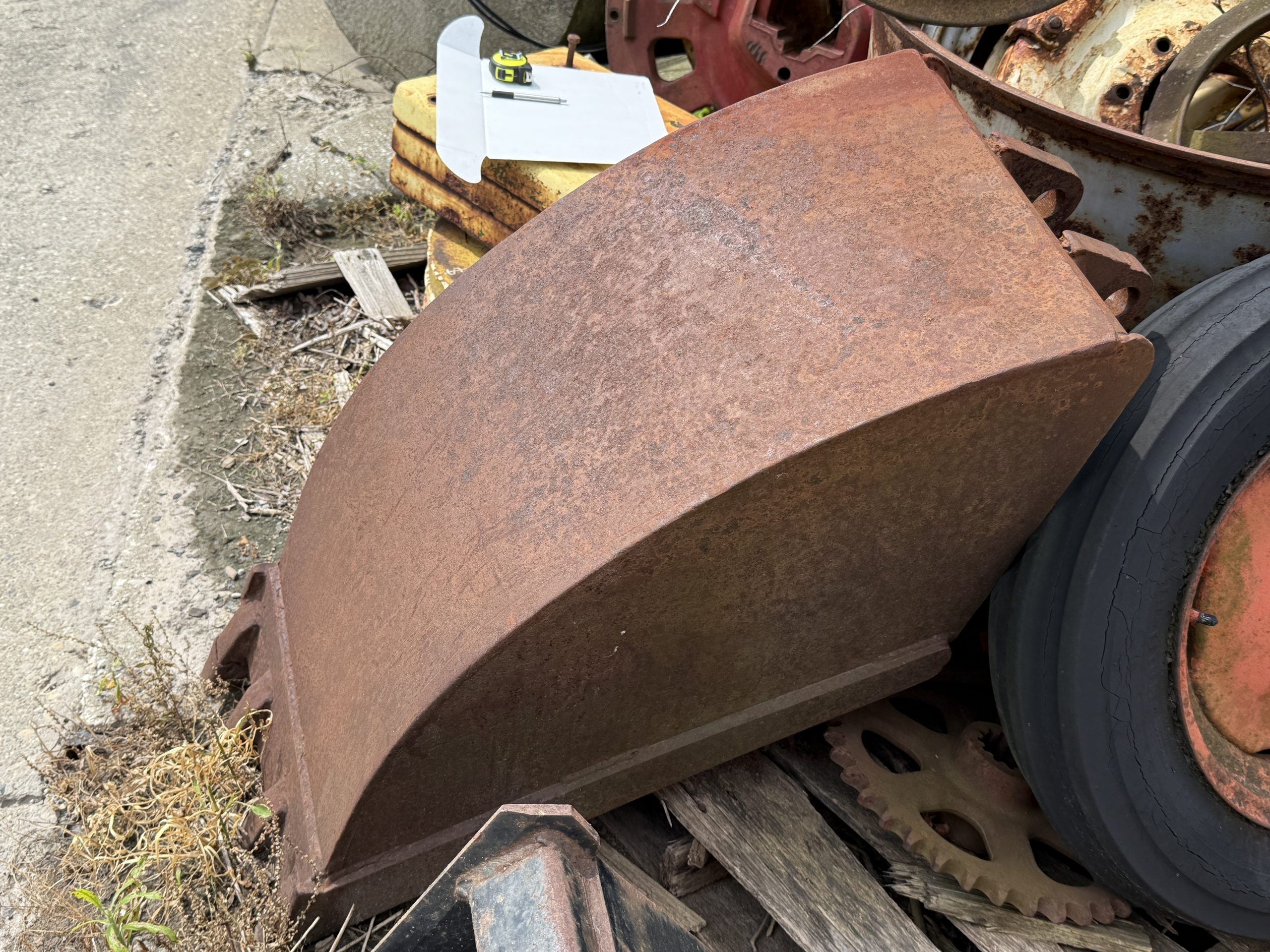 18" Tractor Backhoe Bucket – Heavy-Duty Digging Attachment - Image 3