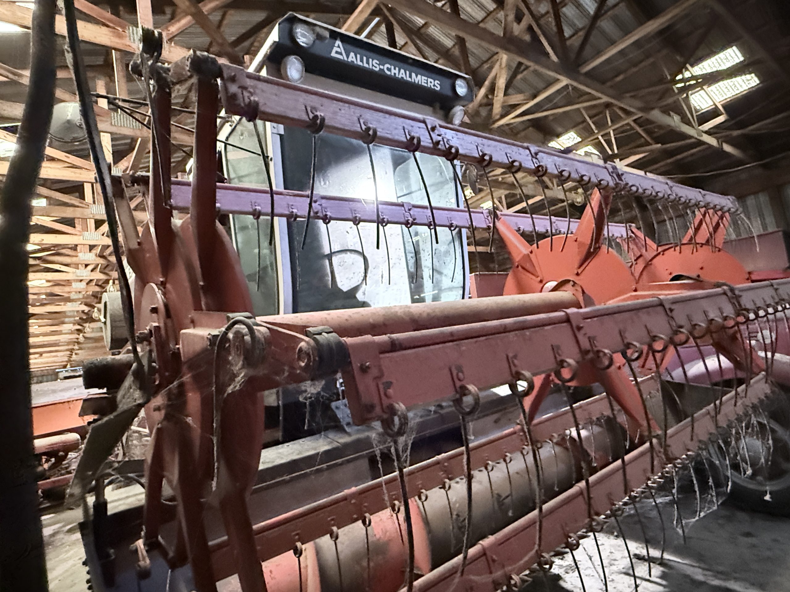 Allis-Chalmers Gleaner K2 Combine with Grain Header – Vintage Farm Equipment - Image 3