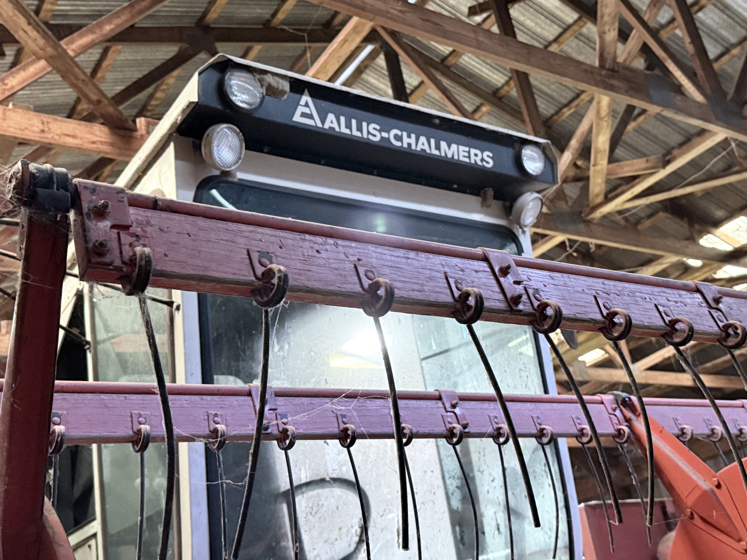 Allis-Chalmers Gleaner K2 Combine with Grain Header – Vintage Farm Equipment - Image 4