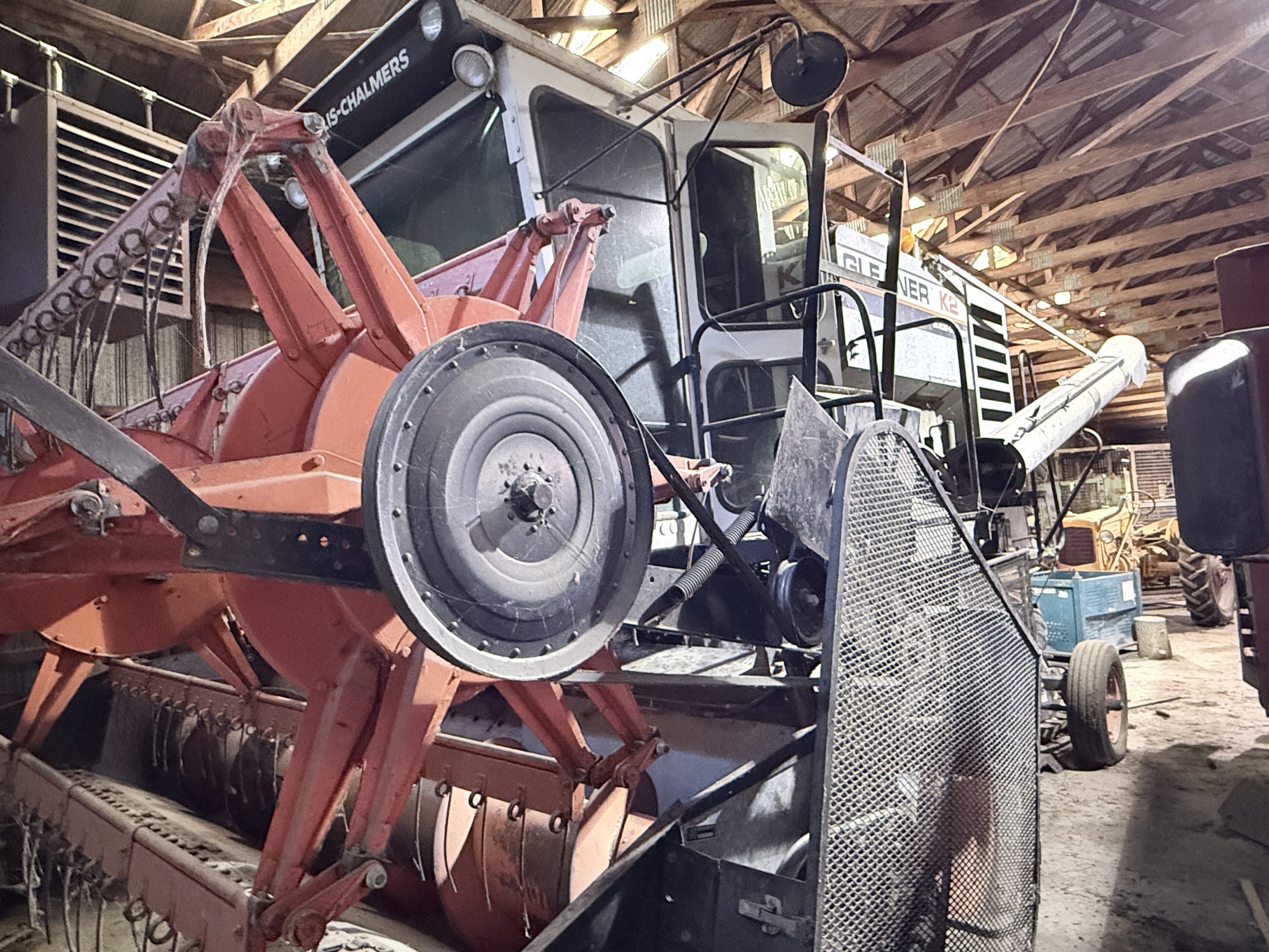 Allis-Chalmers Gleaner K2 Combine with Grain Header – Vintage Farm Equipment