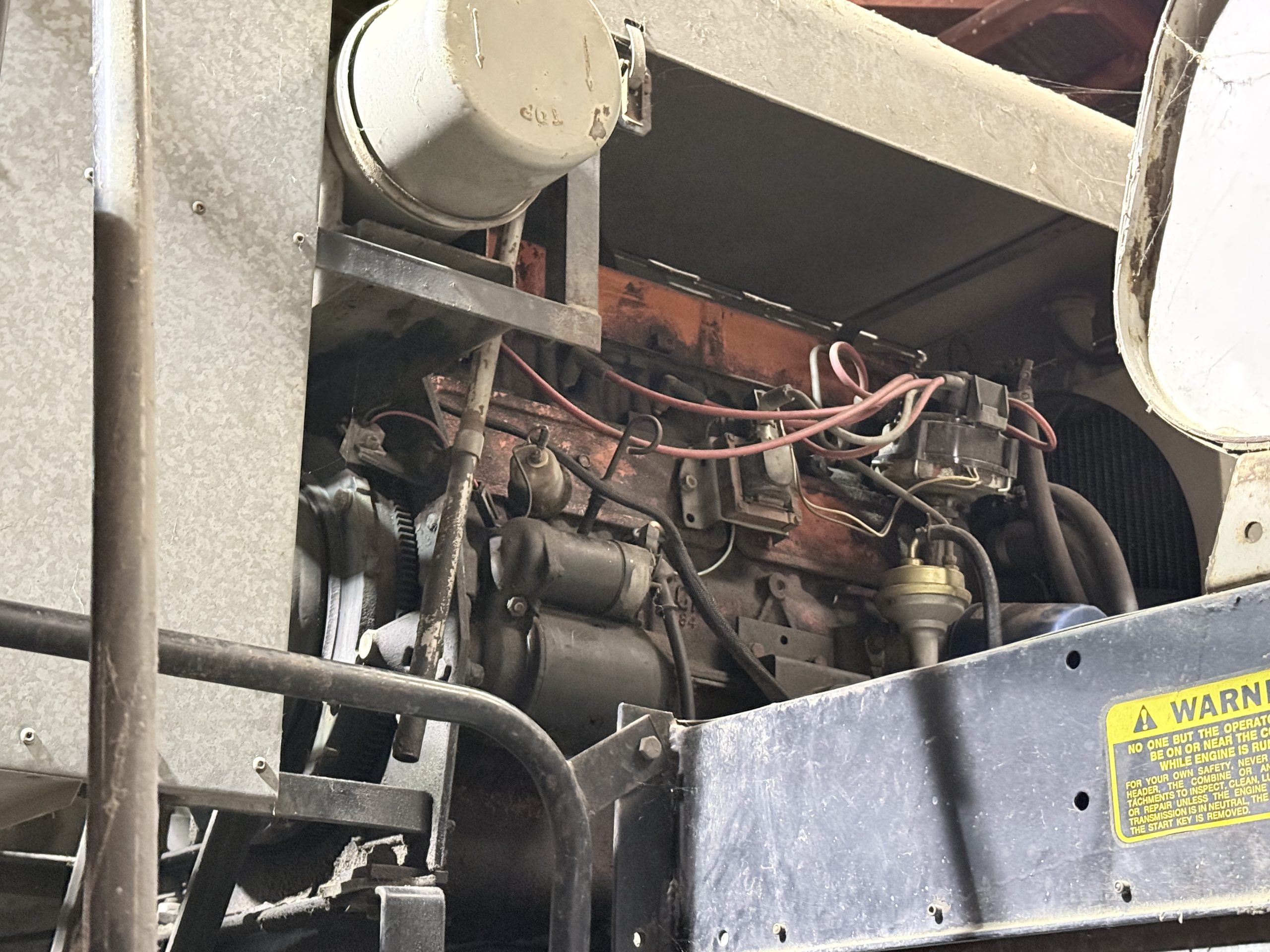 Allis-Chalmers Gleaner K2 Combine with Grain Header – Vintage Farm Equipment - Image 6