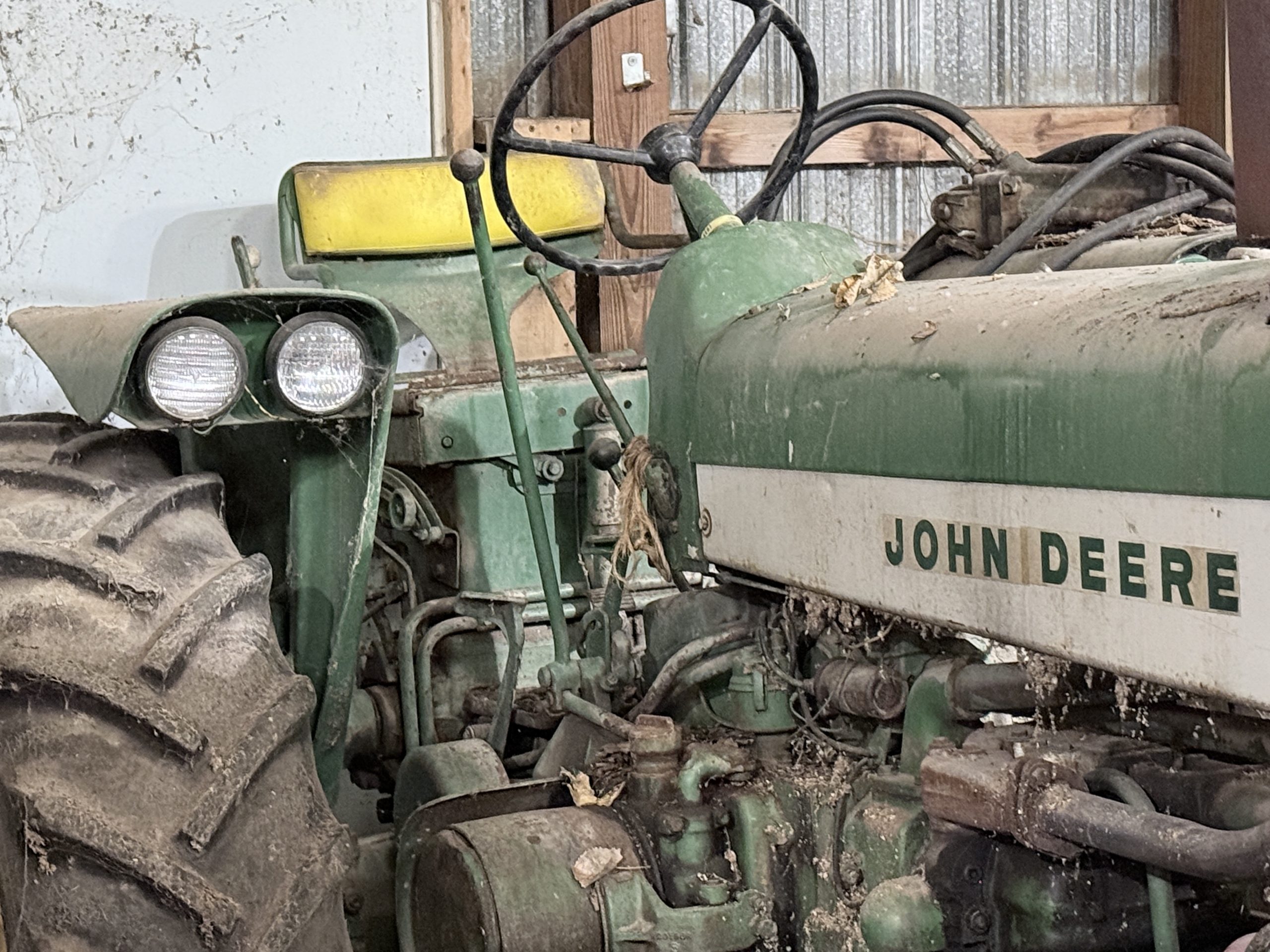 John Deere 530 Antique Tractor Narrow Front Two Cylinder Barn Find 1958–1960 - Image 3